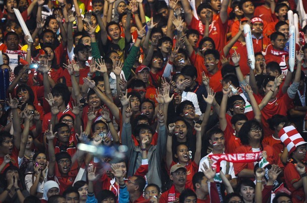Không khí trên Gerlora Bung Karno hôm chủ nhà U.23 Indonesia giành chiến thắng trước U.23 Thái Lan